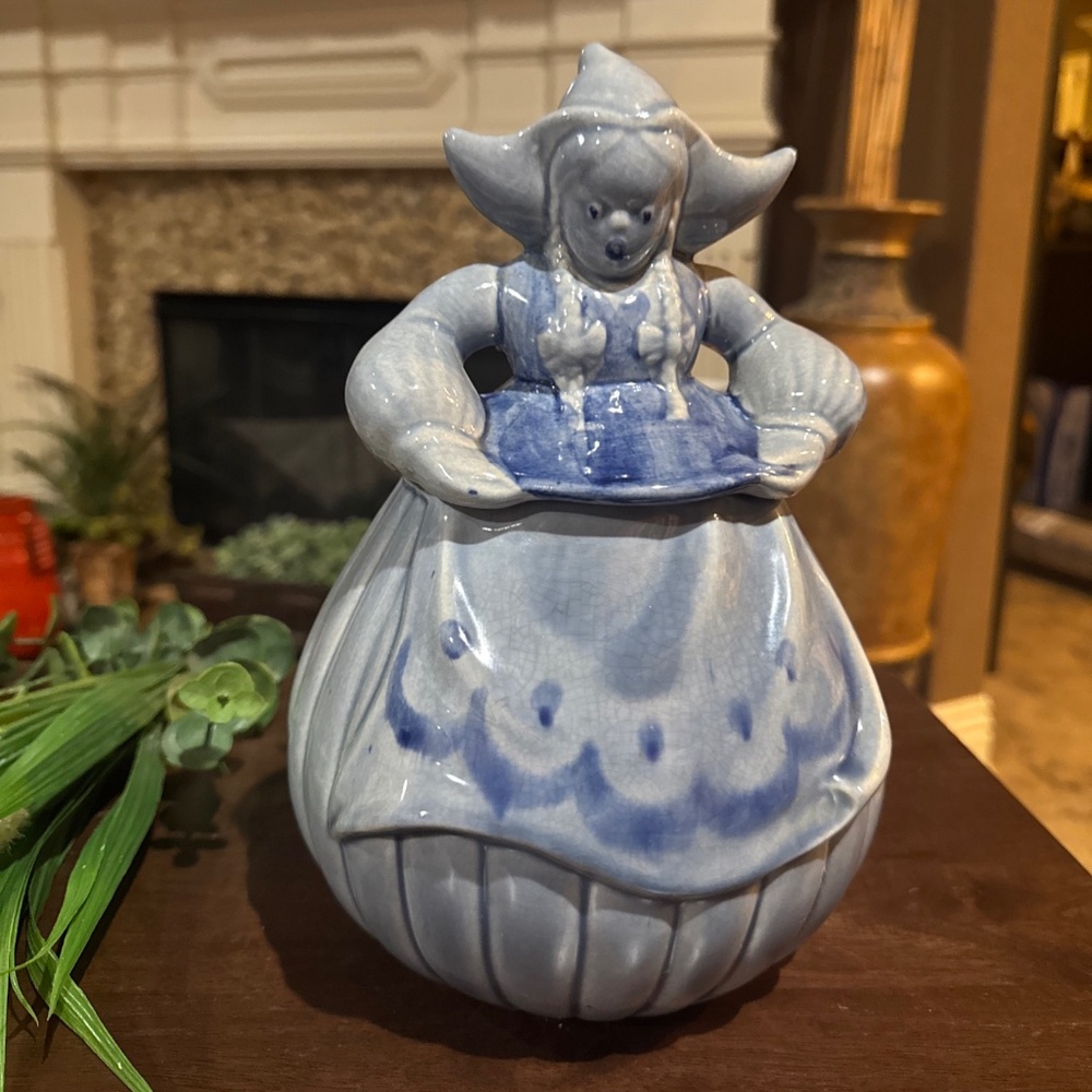 Vintage Red Wing Dutch Girl Blue Katrina 1940s Cookie Jar Hand Painted